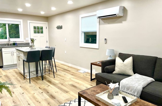 5 min to DWTN, BART & Park| Private Deck w/View