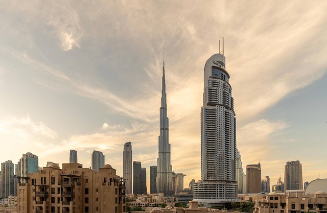 5 min walk from Dubai Mall! Family-sized apartment with Full Burj Khalifa Views