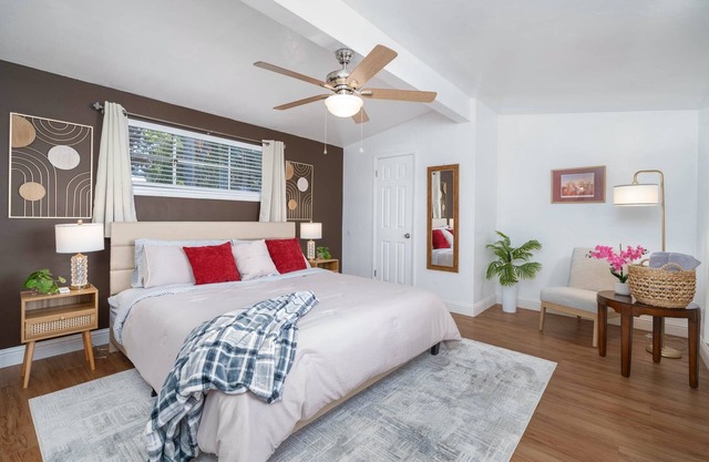 5 min Walk to Panorama Bluffs! Preserve Trails Family-sized House 5 Beds Sleep 9