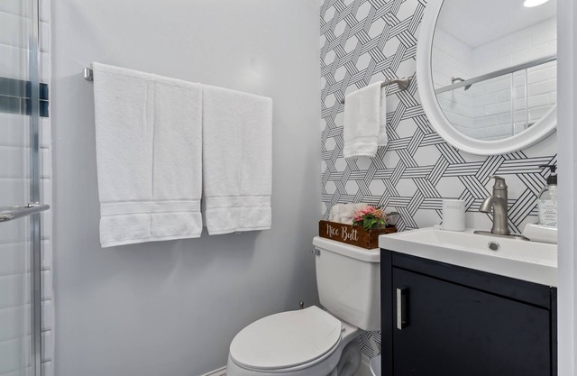 5 mins to Downtown, gorgeous ranch 3 br!