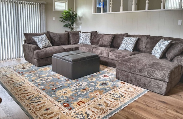 5 mins to Ft Liberty in Spring Lake