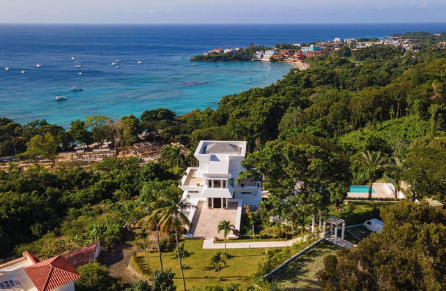 5 mins to Sosua beach - Hilltop villa with pool