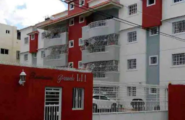 5 minutes to everything in town. Cozy & huge!