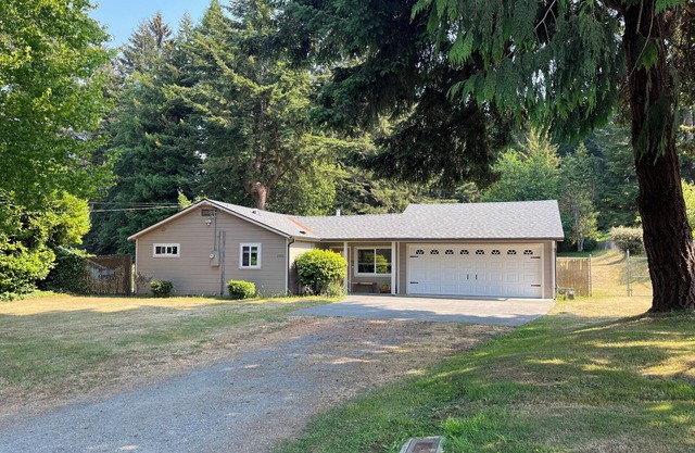 5 minutes from Beaches and the Redwoods