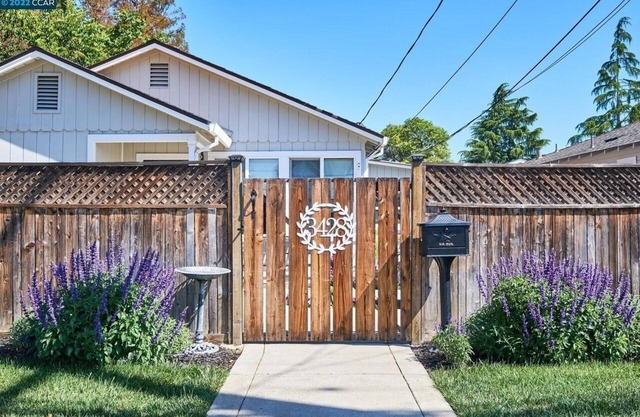 5 minutes to Downtown Livermore - Cozy home