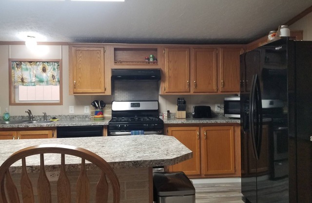 5 minutes to Kansas University and downtown Lawrence, KS