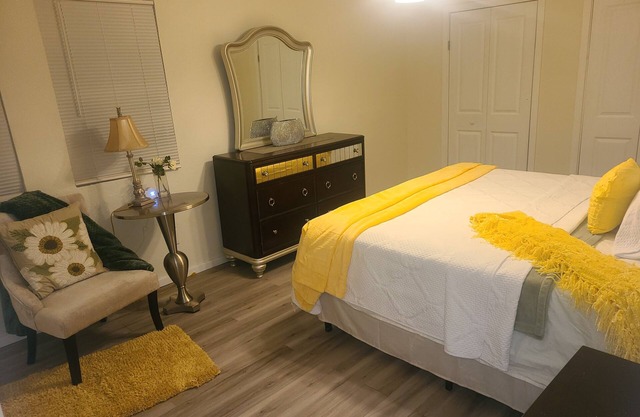 5 minutes to New Orleans a Reno 2bedroom/1 & half bathroom apartment in Harvey