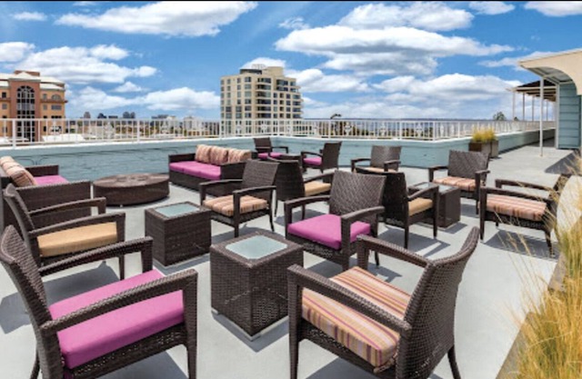 5 minutes to San Diego Zoo and Balboa Park