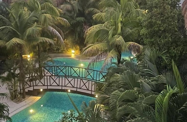 5 minutes to the beach! Family penthouse condo with private rooftop & decks