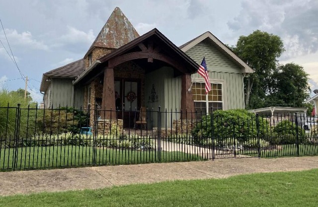 5 minutes to the TN River, Boating, Fishing, Loving everday! Cozy Music House!