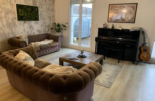 5-room house with garden near Paris