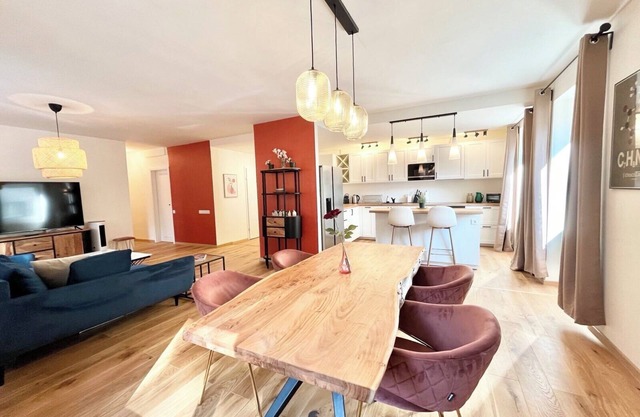5-Room Luxury Home by Belvedere, Park, City Center