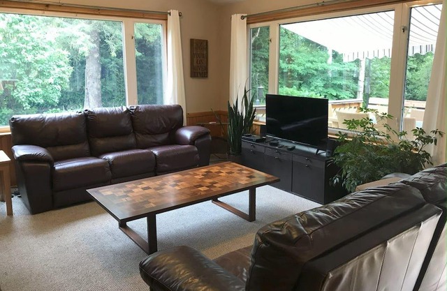 5 ⭐️ Secluded Family only Riverfront 5 min from Sauble Beach