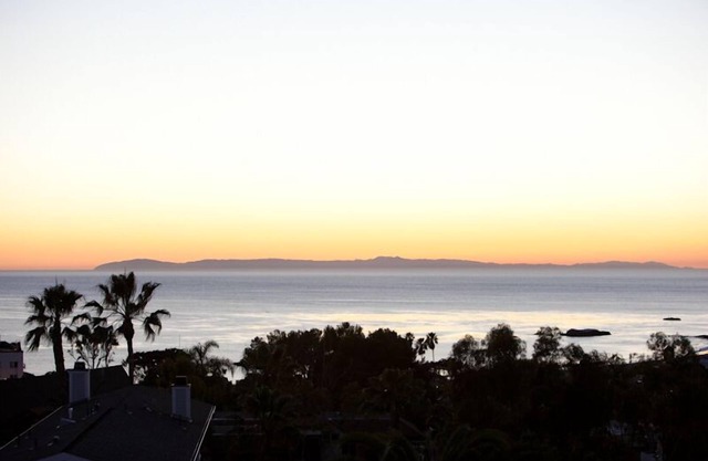 5 StAr Downtown Location & Ocean Views; 40% Discount. Remodeled/Walk Everywhere.