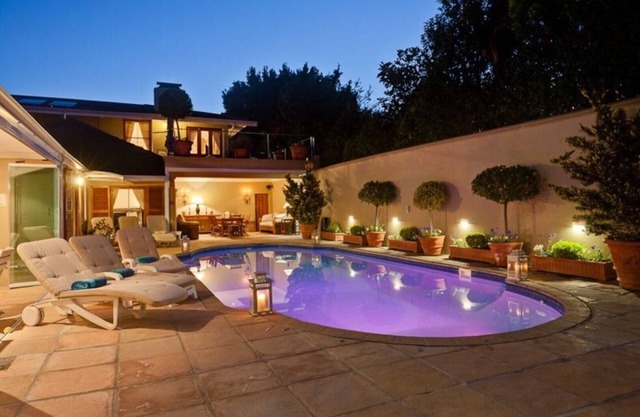 5 Star Luxury - Self Catering Accommodation - Constantia - 6 Double Bedrooms