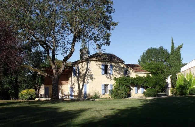 5-star property, heated pool, tennis, golf, gym, 2.5 acre park
