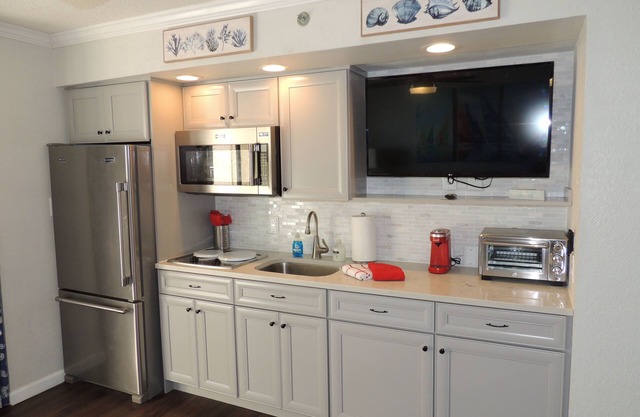 5-Star, REMODELED UNIT! Low Floor! NO Resort or Parking Fees!