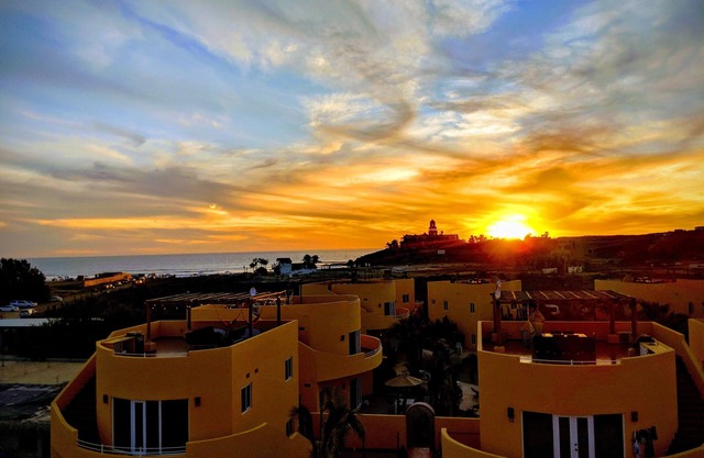 5 Star reviews! Penthouse! Steps from beach! Pool! Private! Hacienda vibes!