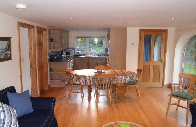 5 Star Self-Contained Apartment With Golf Nearby. Free WiFi, Full Sky TV,