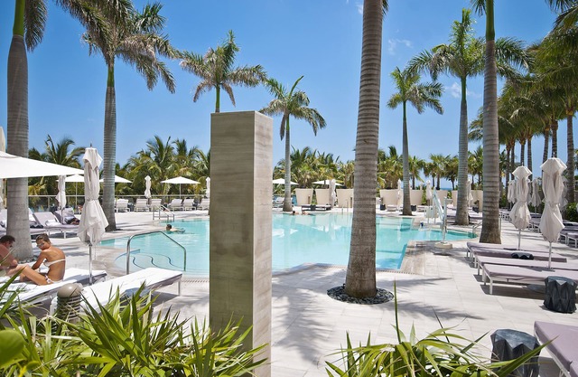 5 Star★Ocean Front 1478 Sq Ft Plus two large balconies Apartment sleeps 4-5