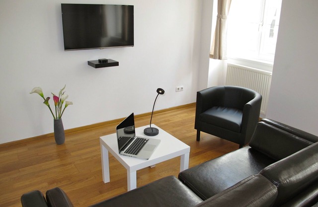 5* Top class, Newly renovated, bright, quiet apartment next to belvedere garden