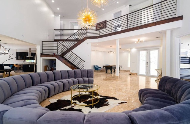 5000Sf Luxe Mansion/Heated pool/Gameroom