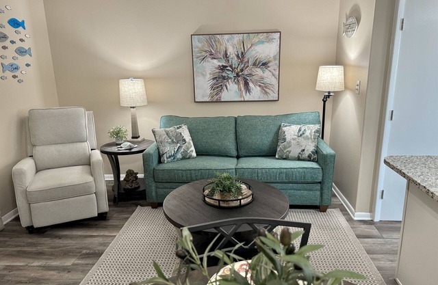 501"B" Sunsets & Palm Trees -Great Fall Rates!