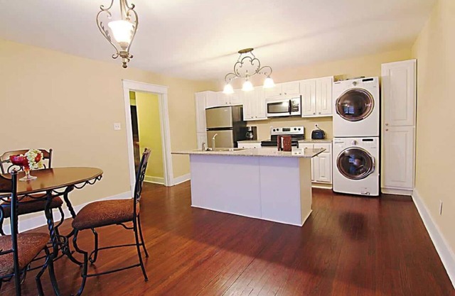 501#D - Right Downtown with Balcony/Full Kitchen!