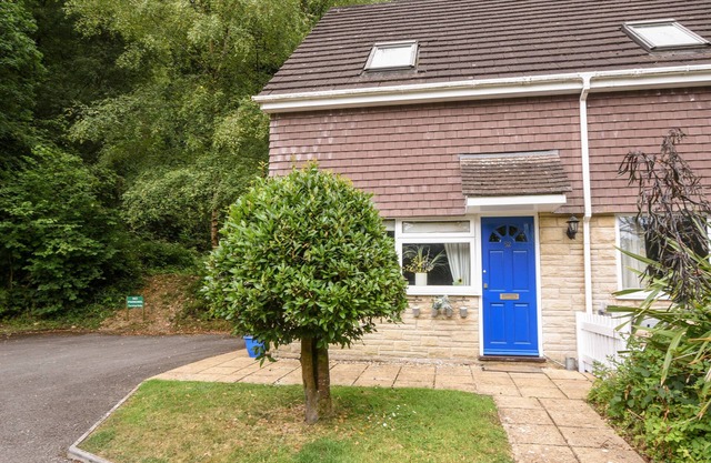 52 FERNHILL HEIGHTS, pet friendly, with a garden in Charmouth
