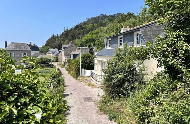 547 - "La Patelle" - 4-room house 100m from the beach in the center of Erquy