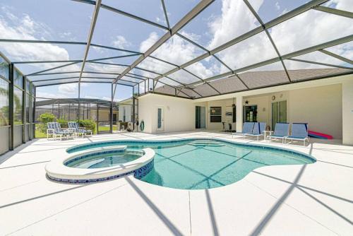 596 Modern 5 bed home overlooking beautiful golf course and conservation with Games room