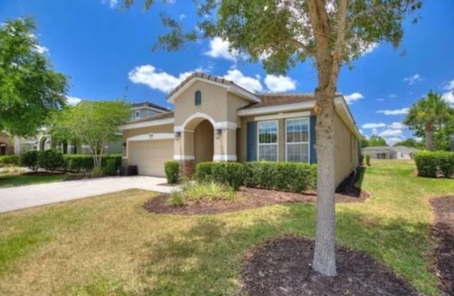 5bd Sunset Cove next to Mickey!