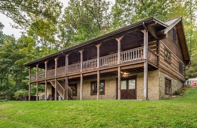 5BR, 3 BA. Log Cabin