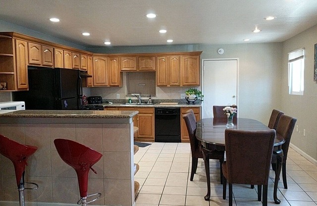 5br/3ba house near OaklandAirport & RaiderStadium