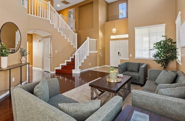 5BR/3BA | Queen Beds | Family Home in Riverside