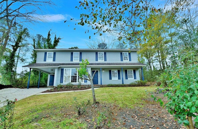 5BR, 3BA Spacious N. Columbus Villa w/Hot Tub, BBQ, Play Area, 13 mi. to Benning