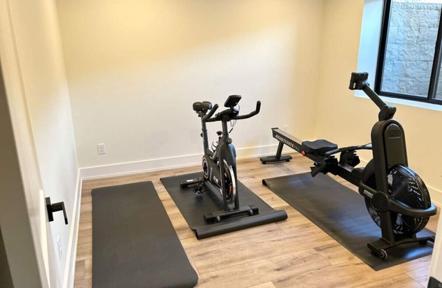 5BR (4 King En-Suites) w/Sauna, Game Room, Mountain Views