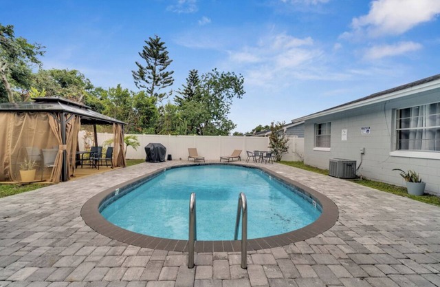 5BR Home w/Pool & Big Yard Near Universal Studios