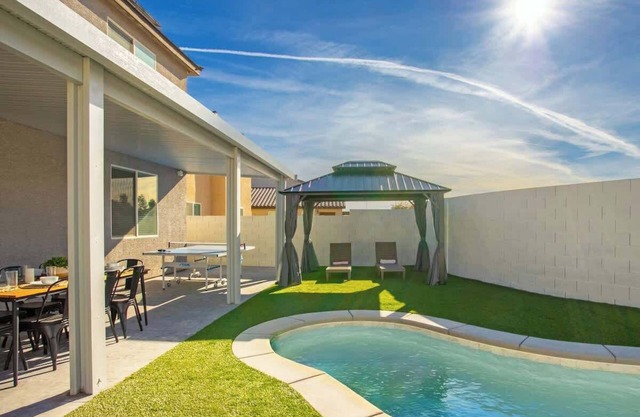 5BR Powerhouse: Private Pool, Game Room & More!