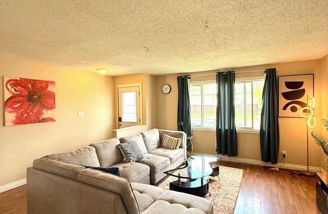 5BR | Sleeps 14 | 10mins stadium | Londonderry mall