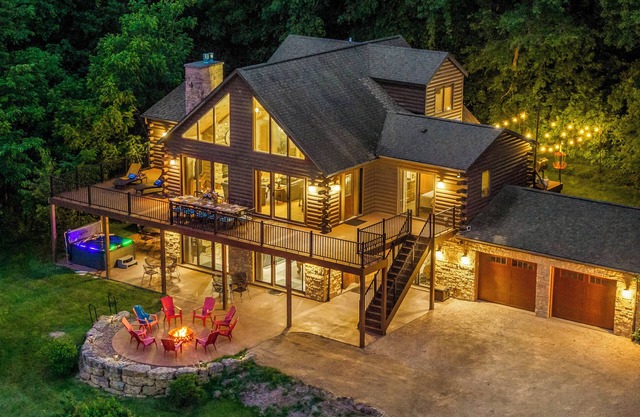 5KINGBed 5 Bath~Upscale~Views~Games~Fire pit~Hot Tub~Theater~Pets~Luxe Amenities