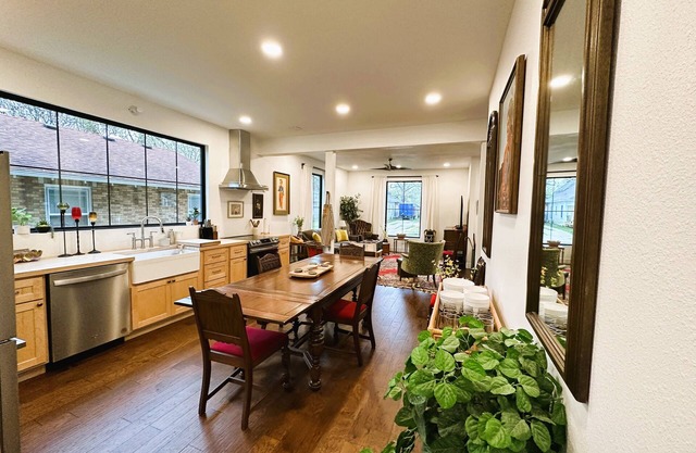 6 Bed, 3 Bath! Right by MSU, Downtown SGF!