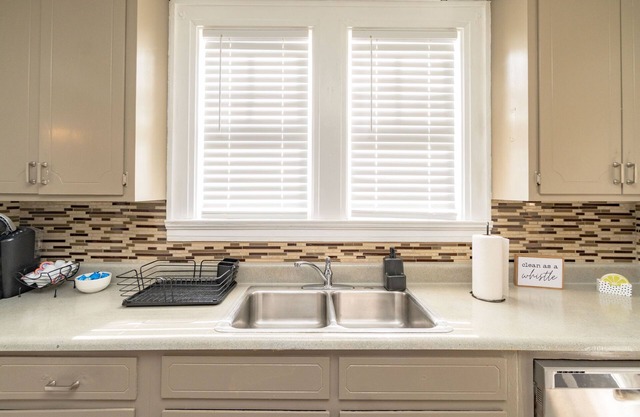 6 Bed Cloverdale Charm w/2 Kitchens & Large Yard