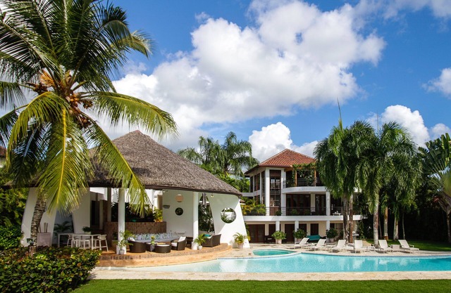 6 Bedroom-10,000 Sq Ft Tropical House at Dye Fore's #8
