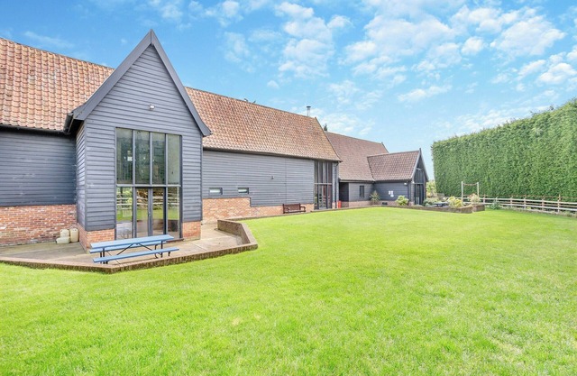 6 bedroom accommodation in Creeting St Peter, near Stowmarket