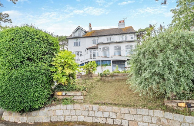6 bedroom accommodation in St Margarets Bay, Dover
