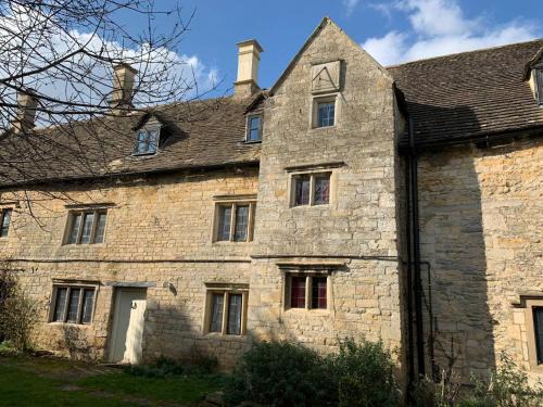 6 Bedroom Farm House with 12 Beds in Weldon