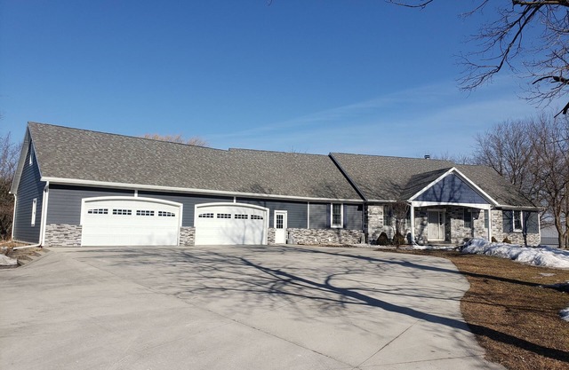 6 Bedroom house on 7 acres