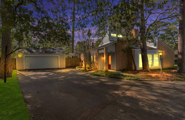6-Bedroom Retreat, Pool & Spa: 20 Min Downtown GB