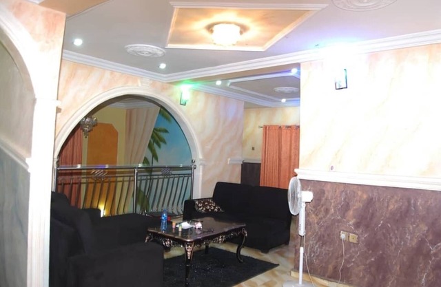 6 Bedroom Serviced Apartments In House in Benin
